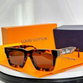 Picture of Louis Vuitton Sunglasses _SKUfw79398970fw